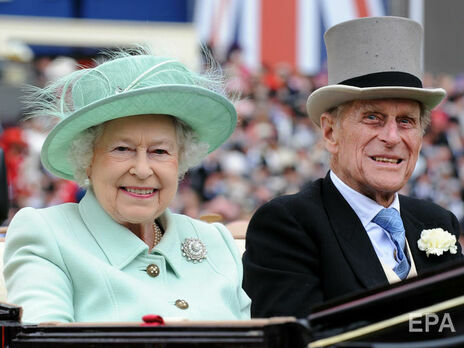 Королева Елизавета II призвала британцев вакцинироваться от COVID-19