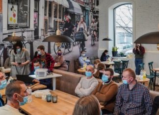 Ароматный кофе, хлеб и круассаны. В Броварах открыли кафе, в котором работают люди с синдромом Дауна