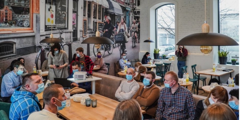 Ароматный кофе, хлеб и&nbsp;круассаны. В&nbsp;Броварах открыли кафе, в&nbsp;котором работают люди с&nbsp;синдромом Дауна