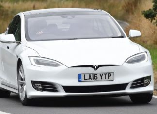 Автопилоты Tesla попали под расследование NHTSA