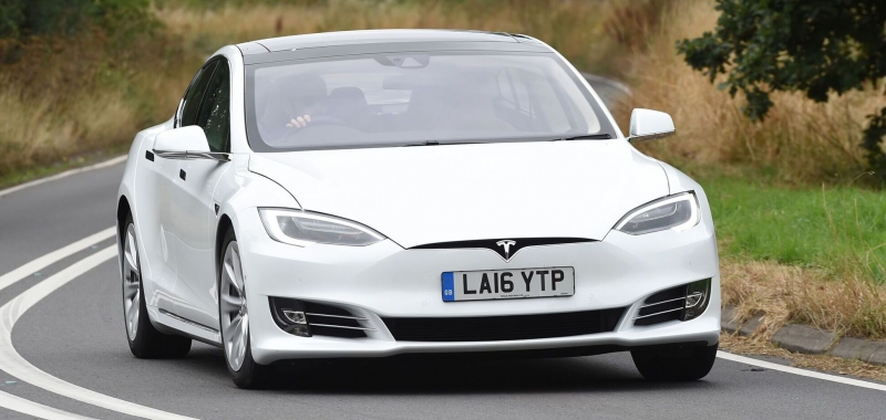 Автопилоты Tesla попали под расследование NHTSA