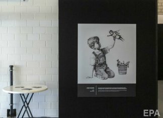 Бэнкси выставит на аукцион работу, посвященную пандемии. Полученные средства передадут британским медикам