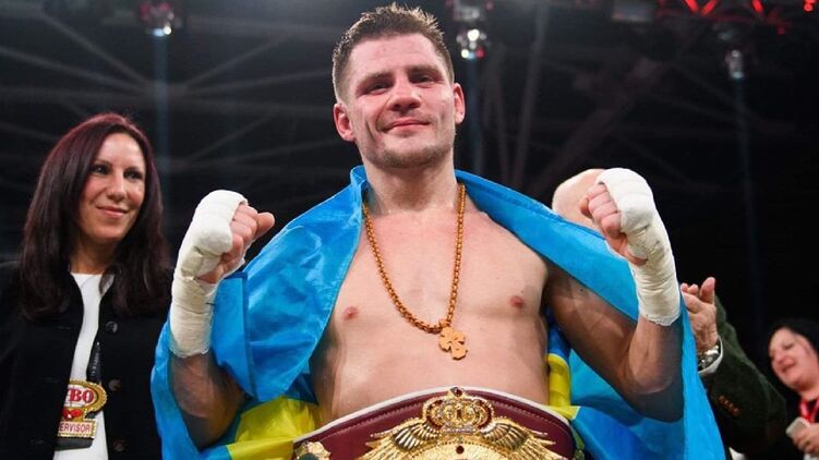 Беринчик защитил титул чемпиона, нокаутировав чилийца Санчеса в третьем раунде. Видео