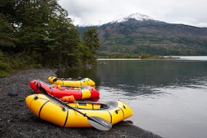 Чем пакрафт отличается от байдарки и надувной лодки?