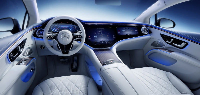 Электрический седан Mercedes-Benz EQS 2022 года получил 56-дюймовый дисплей
