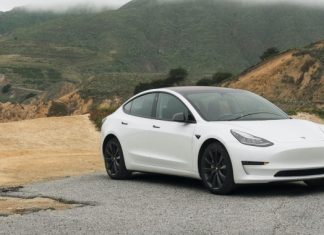 Электромобили Tesla начали продаваться за биткоины