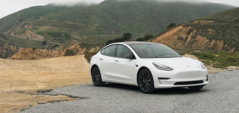 Электромобили Tesla начали продаваться за биткоины