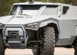 Французы представили гибридный броневик, который может двигаться как краб