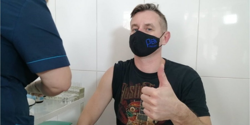 «И вам советую». Сергей Жадан вакцинировался от коронавируса