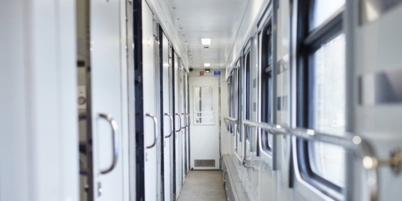 Красная зона карантина: Укрзализныця ограничит высадку и посадку пассажиров на Закарпатье