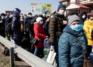 Куда едут украинские заробитчане: топ-5 стран