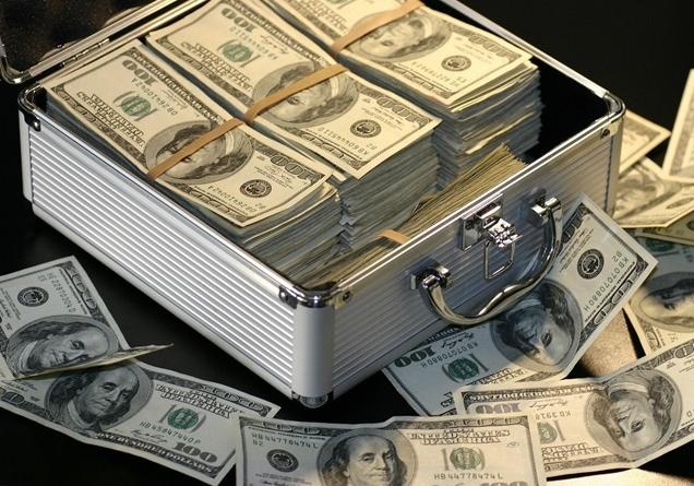 Курс валют на сегодня: доллар и евро упали после выходных