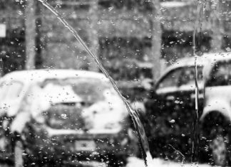 Мокрый снег вместо весеннего тепла. Какой будет погода 22 марта в Киеве и других областях Украины