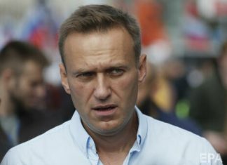 Навальный в колонии объявил голодовку