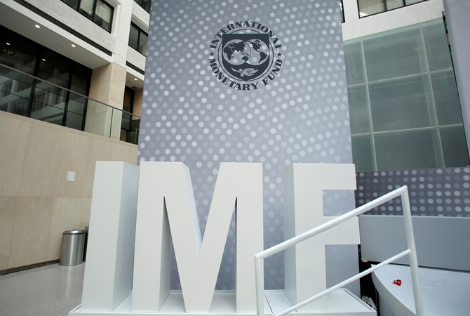 Пять условий от МВФ: что изменится для украинцев, если власть их выполнит