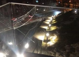 Полиция нашла мужчину, который будучи пьяным повредил Мемориал Героев Небесной Сотни во Львове