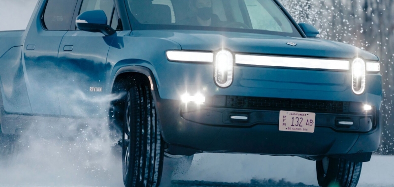 Rivian показали свой новый пикап R1T на испытаниях