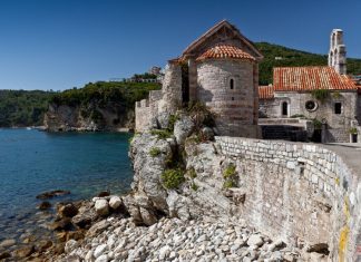 С 25 марта въезд в Черногорию будет упрощен