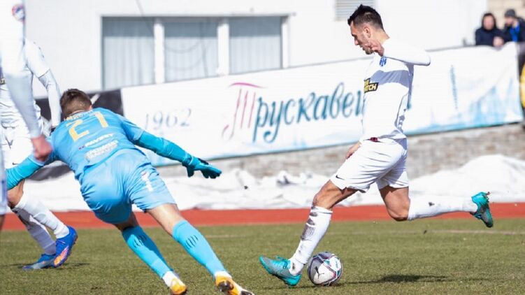 Скандальный тур чемпионата Украины завершился только 8 марта разгромом "Руха" от "Десны"