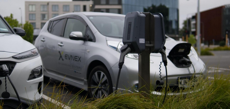 Сколько стоит заряжать электрокар в Украине: сравнение Nissan и Tesla