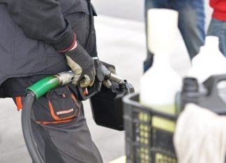 СМИ: Сети заправок ОККО злоупотребляют монополией и наживаются на водителях