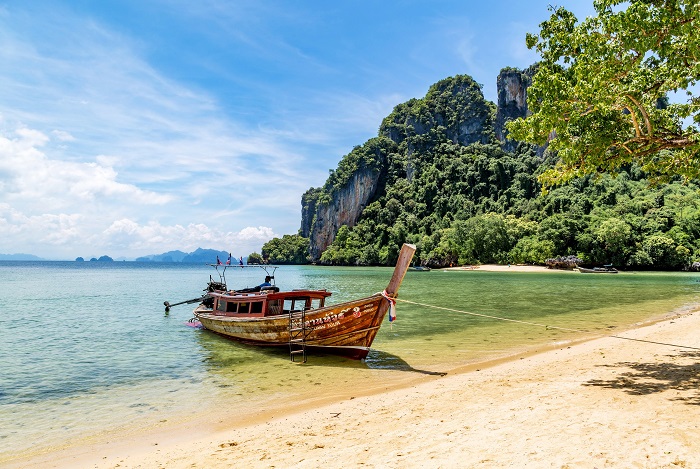 Таиланд сократит срок карантина для привитых туристов