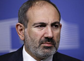 В Армении тысячи митингующих требовали отставки Пашиняна. Видео