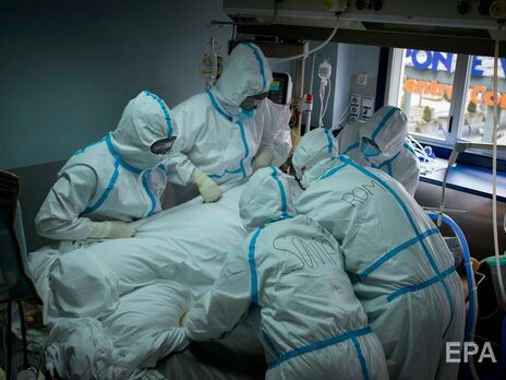 В мире от коронавируса умерло 2,7 млн человек