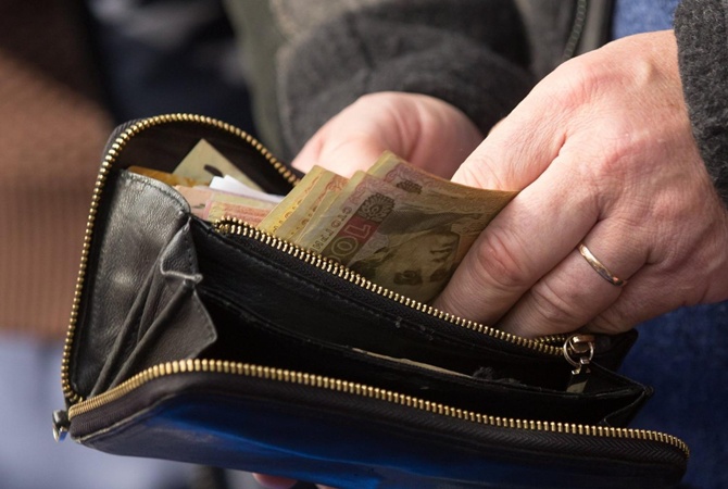 Цены в апреле: топливо и билеты вверх, ЖКХ - на месте, овощи и зелень - вниз