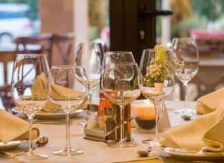 Что делать, если заказ в кафе принесли не вовремя: совет юриста