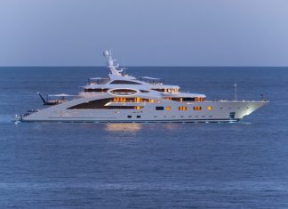 Экс-миллиардер Юрий Косюк продает 85-метровую яхту, чтобы погасить долги