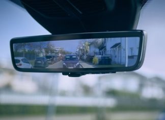 Ford представил »умное зеркало» для модели Transit