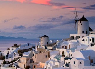 Греция допустила возможность отмены карантина для российских туристов с 19 апреля