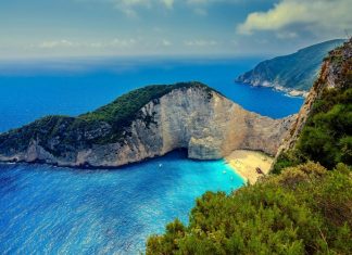 Греция продлила квоту по въезду 4000 российских туристов в неделю