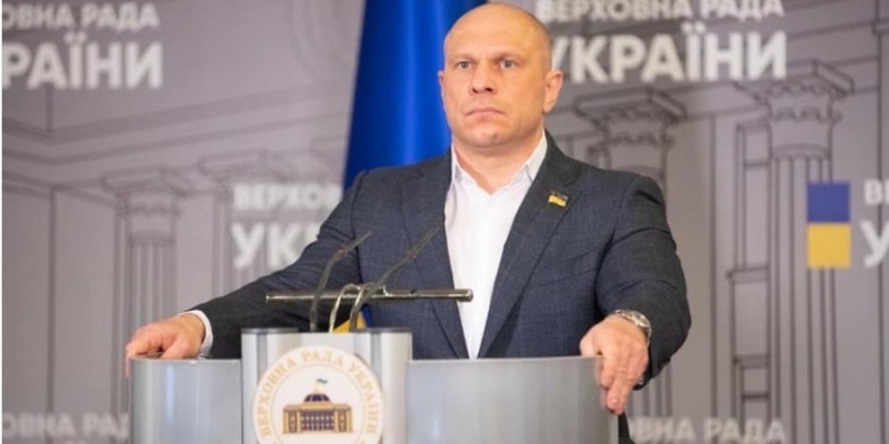 Илья Кива начал защиту кандидатской со&nbsp;скандала: пустили преимущественно каналы Медведчука