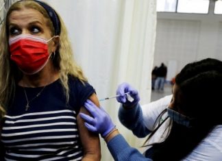 Южноафриканский штамм коронавируса оказался более устойчивым к вакцине Pfizer — ученые