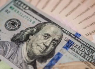 Курс валют на сегодня: доллар и евро продолжают падение