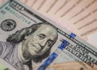 Курс валют на сегодня: доллар уперся в психологическую отметку