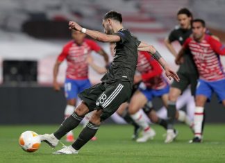 Лига Европы. Голый экс-бизнесмен выбежал на поле и остановил матч «Гранада» — «Манчестер Юнайтед». Фото