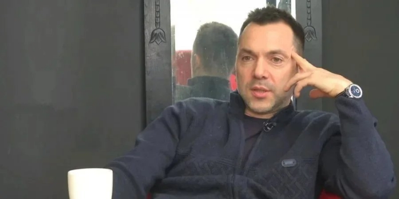 Никаких переговоров с так называемыми «ЛНР» и «ДНР» не будет и не может быть — Арестович