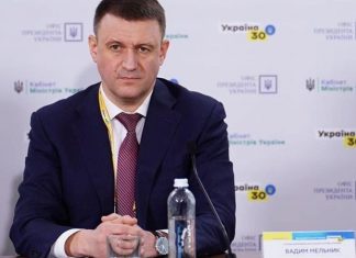 Политолог: Глава ГФС Мельник может быть причастным к крышеванию табачного контрафакта