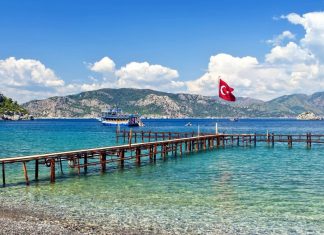 Россияне стали меньше покупать туры в Турцию