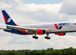 Самолет с туристами совершил вынужденную посадку в Сочи