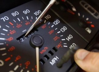 Скрученный пробег позволяет завысить цену авто на 25%: данные исследований