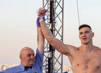 Украинский боксер Захожий отправил в нокаут бывшего соотечественника, выступающего за Польшу