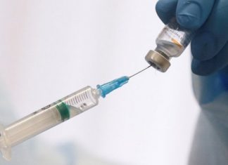 В Украине две дозы вакцины от коронавируса получили девять человек