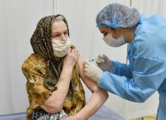 В Украине прививку от коронавируса получили более 300 тысяч человек