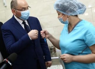 В Украине публичных лиц больше не будут прививать остатками вакцин — Степанов
