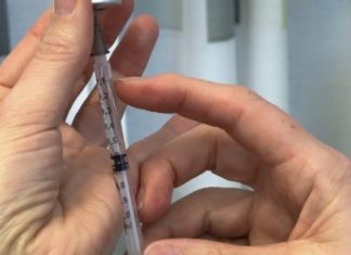 Закончились вакцины: власти Киевской области объяснили, почему не сделали ни одной прививки от COVID-19 за четыре дня