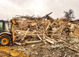 В Купянске после авиаударов РФ из-под завалов достали тела двух погибших женщин